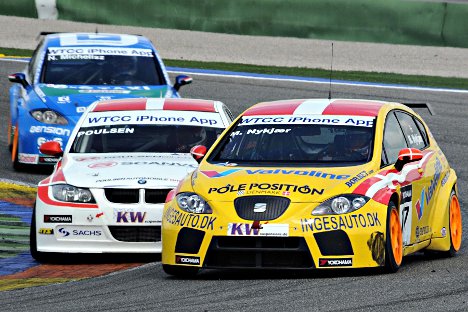 Millioner af tv-seere verden over var søndag vidne til den benhårde kamp mellem de to danskere i WTCC, Michel Nykjær i Seat og Kristian Poulsen i BMW; en dyst hvor Seat-køreren trak det længste strå
